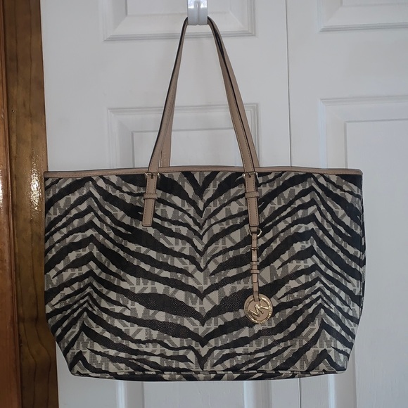 Michael Kors Handbags - Michael Kors Tote